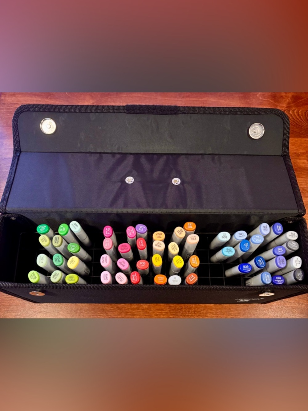 Copic marker lot w/ Meeden organizer bag - never used